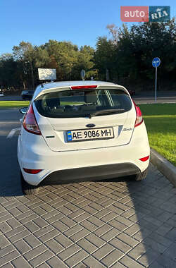 Хэтчбек Ford Fiesta 2016 в 