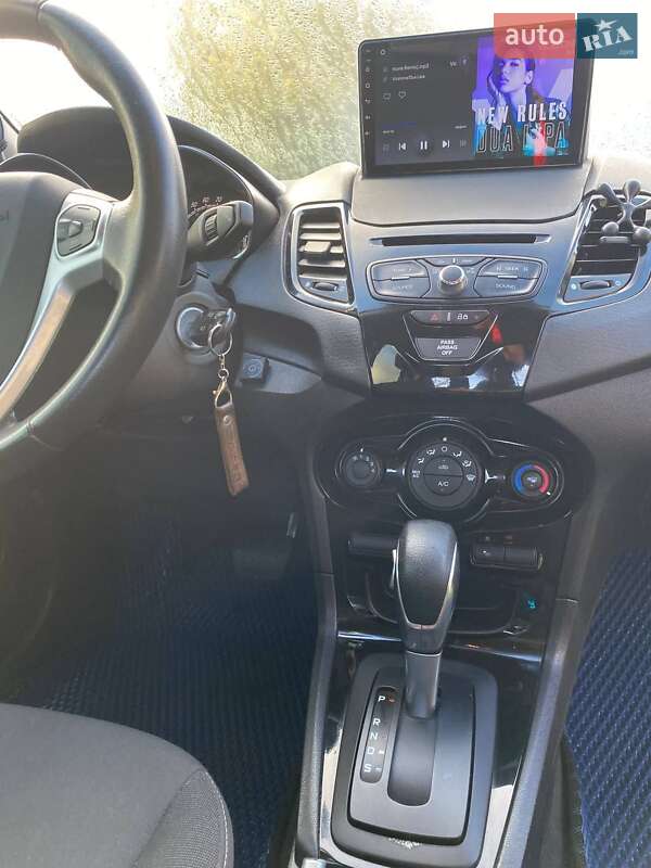 Хетчбек Ford Fiesta 2015 в Любомлі