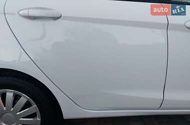 Седан Ford Fiesta 2015 в 