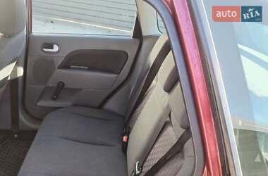 Хэтчбек Ford Fiesta 2002 в 