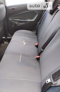 Хэтчбек Ford Fiesta 2010 в 