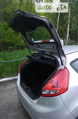 Хэтчбек Ford Fiesta 2010 в 