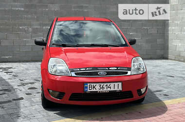 Хэтчбек Ford Fiesta 2003 в Ровно