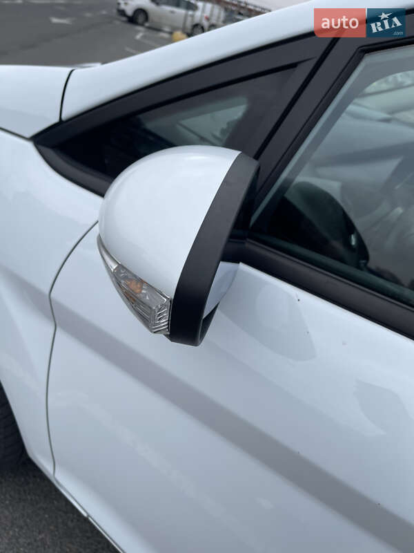 Хэтчбек Ford Fiesta 2016 в Киеве фото 5 Хэтчбек Ford Fiesta 2016 в Киеве