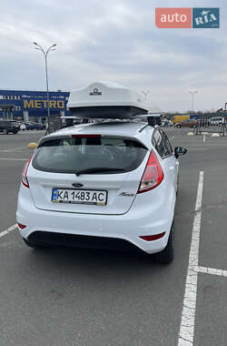 Хэтчбек Ford Fiesta 2016 в 