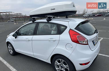 Хэтчбек Ford Fiesta 2016 в 