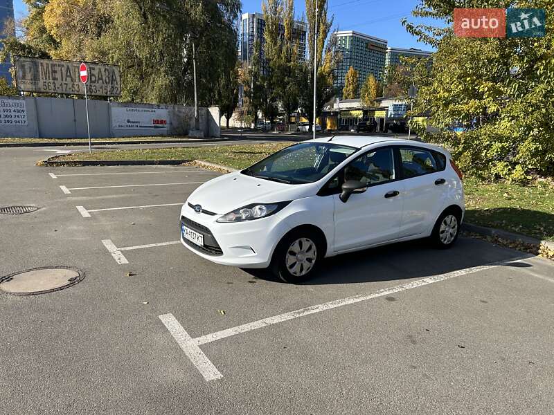Хэтчбек Ford Fiesta 2012 в Киеве