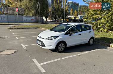 Хэтчбек Ford Fiesta 2012 в 