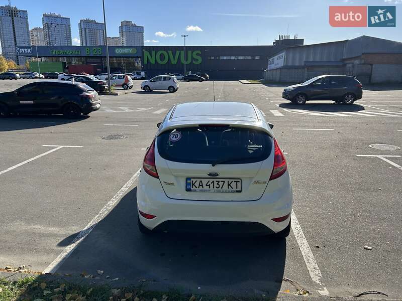 Хэтчбек Ford Fiesta 2012 в Киеве