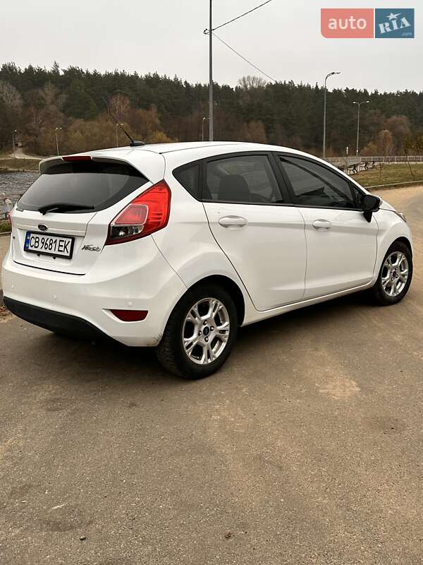 Хэтчбек Ford Fiesta 2014 в Чернигове
