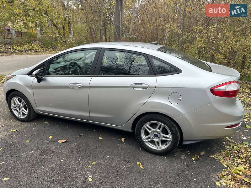 Седан Ford Fiesta 2019 в Днепре