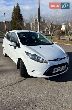 Хэтчбек Ford Fiesta 2012 в Калуше