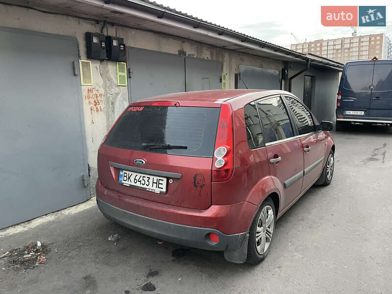 Хэтчбек Ford Fiesta 2006 в Ровно