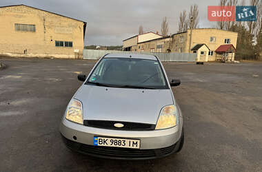 Хэтчбек Ford Fiesta 2004 в Дубровице