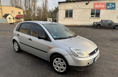 Хэтчбек Ford Fiesta 2004 в Дубровице