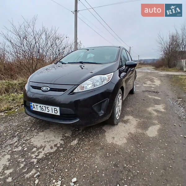 Хэтчбек Ford Fiesta 2013 в Калуше