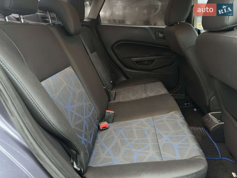 Седан Ford Fiesta 2012 в Ржищеве