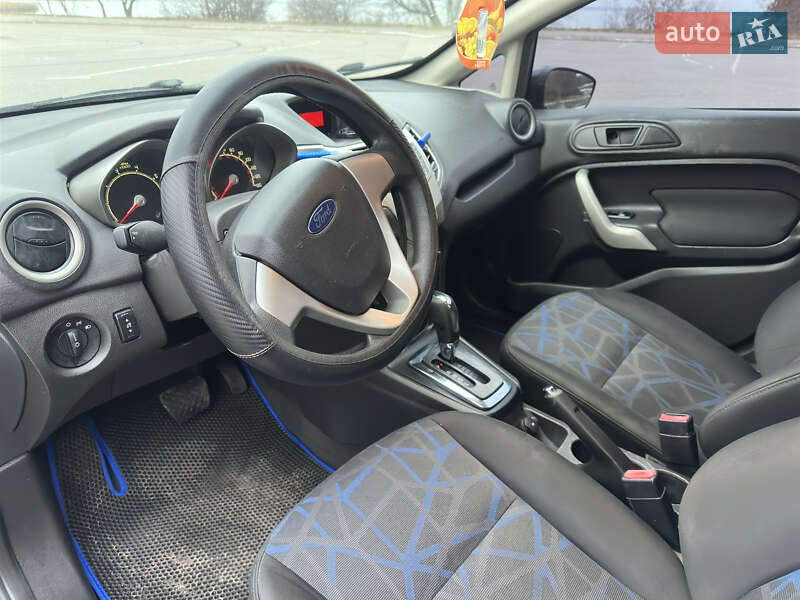 Седан Ford Fiesta 2012 в Ржищеве