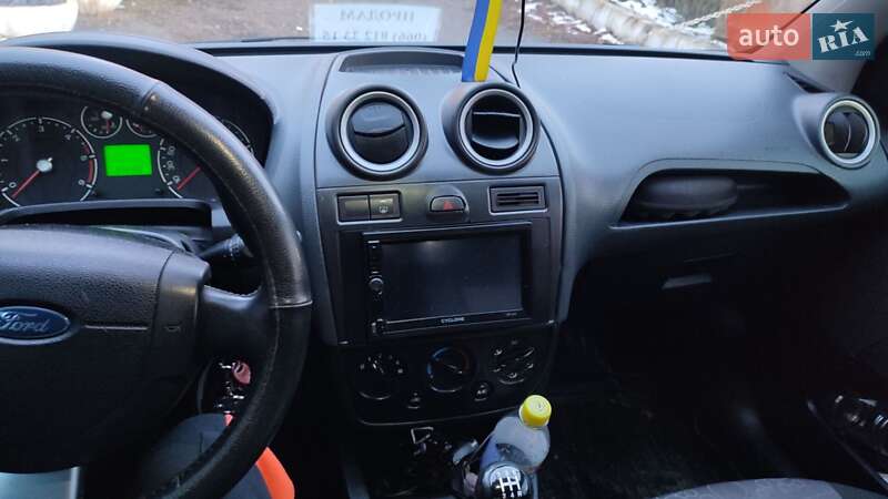 Хэтчбек Ford Fiesta 2007 в Глыбокой