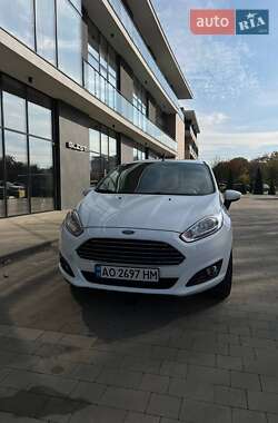 Хэтчбек Ford Fiesta 2015 в Ужгороде