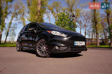 Хетчбек Ford Fiesta 2015 в Івано-Франківську