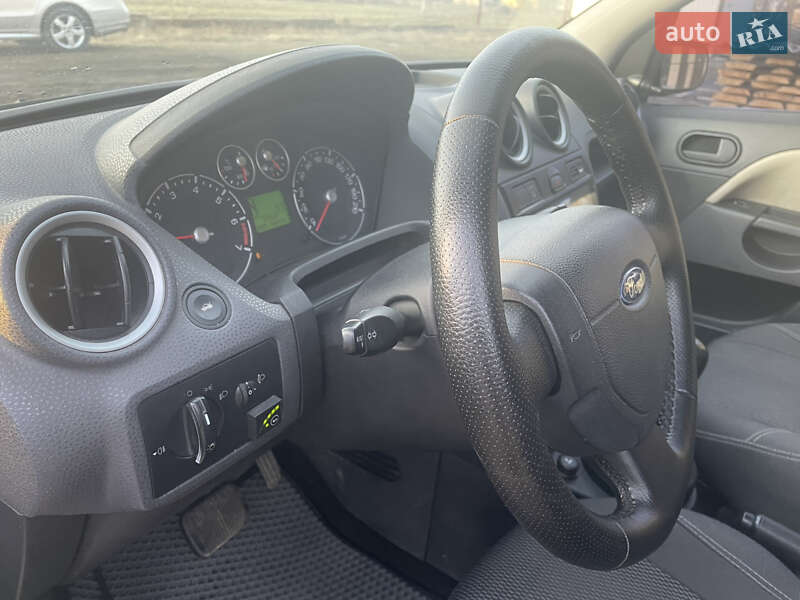 Хэтчбек Ford Fiesta 2006 в Житомире