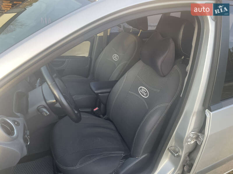 Хэтчбек Ford Fiesta 2006 в Житомире