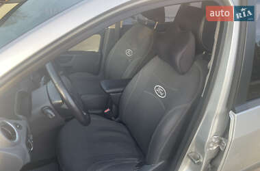 Хэтчбек Ford Fiesta 2006 в 