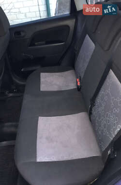 Хэтчбек Ford Fiesta 2006 в 