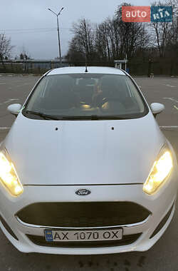 Хэтчбек Ford Fiesta 2016 в 