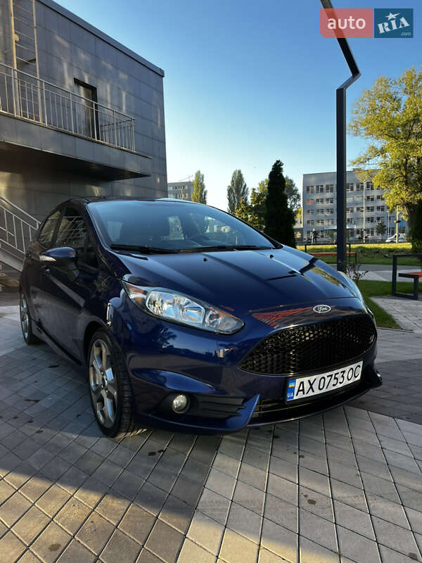 Хетчбек Ford Fiesta 2015 в Києві