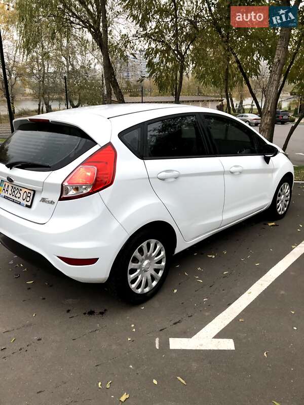 Хэтчбек Ford Fiesta 2013 в Киеве