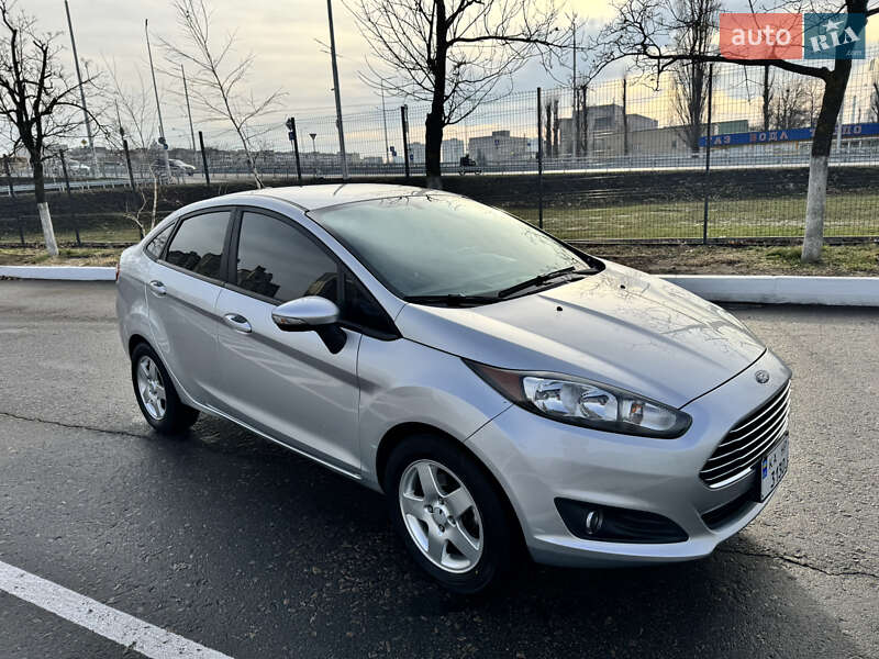 Седан Ford Fiesta 2015 в Киеве