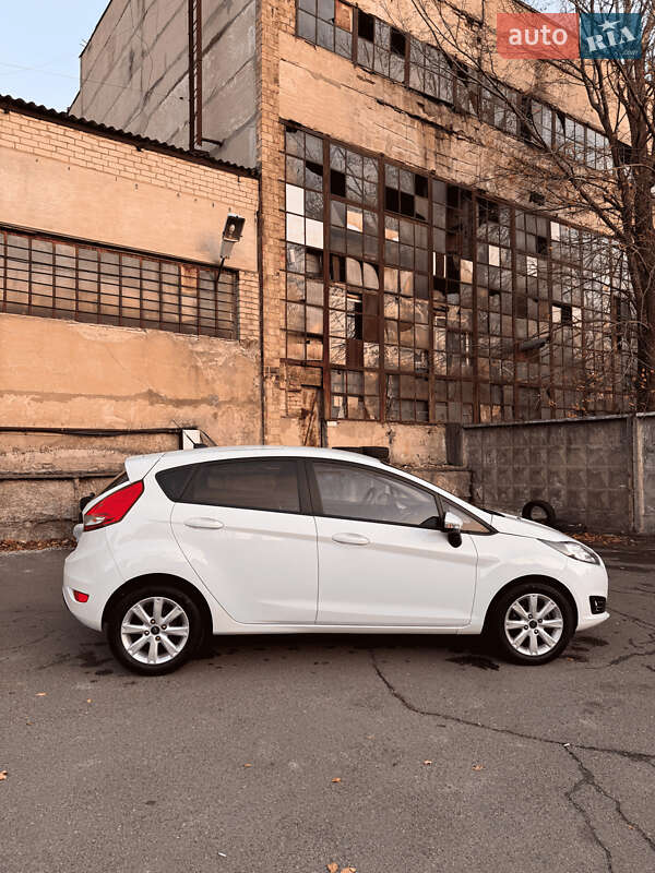 Хетчбек Ford Fiesta 2013 в Києві