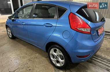 Хэтчбек Ford Fiesta 2010 в Почаеве