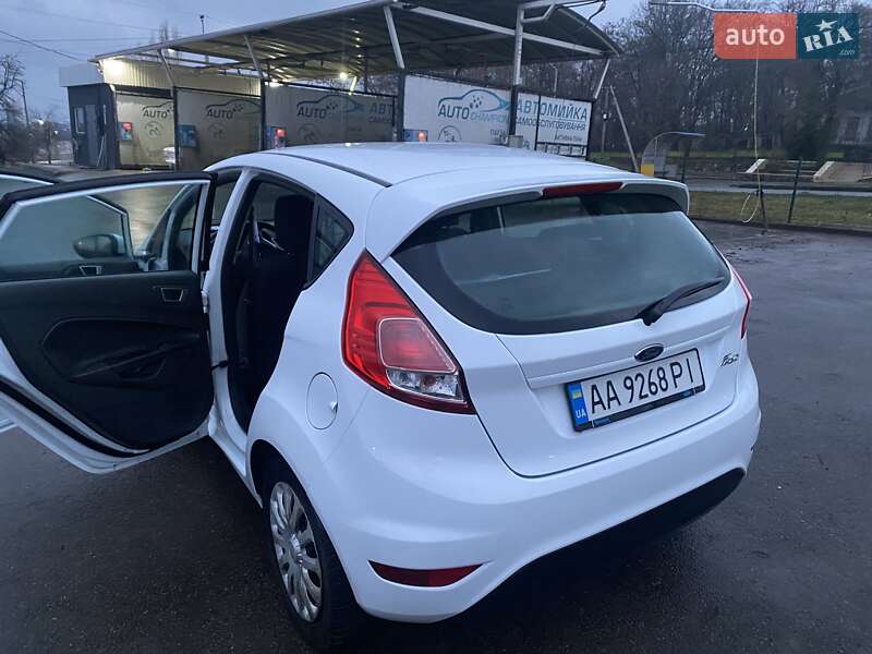 Хэтчбек Ford Fiesta 2016 в Первомайске