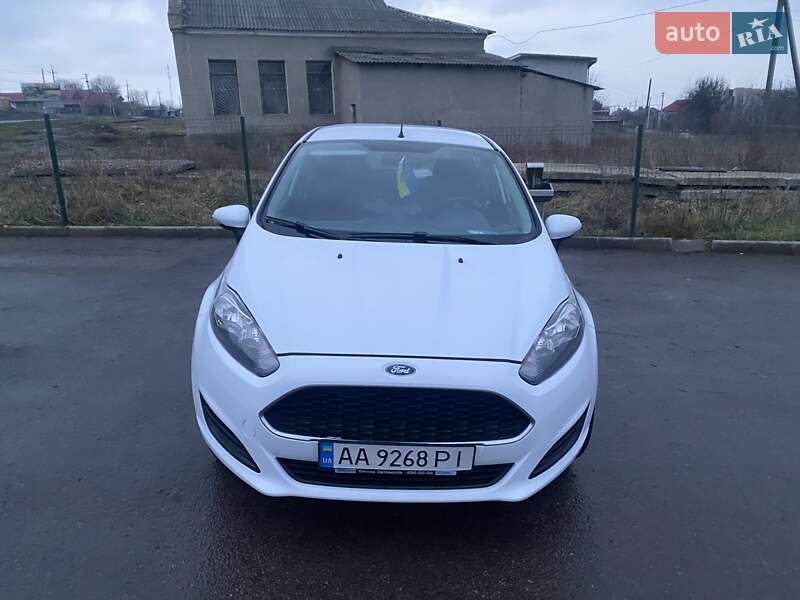 Хэтчбек Ford Fiesta 2016 в Первомайске