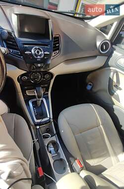Хэтчбек Ford Fiesta 2016 в 