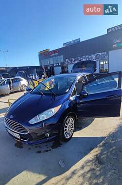 Хэтчбек Ford Fiesta 2016 в 