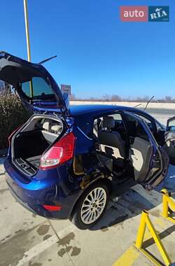 Хэтчбек Ford Fiesta 2016 в 