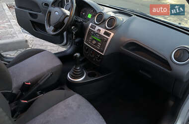 Хэтчбек Ford Fiesta 2007 в 