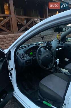 Хэтчбек Ford Fiesta 2006 в 