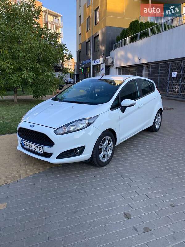 Хетчбек Ford Fiesta 2016 в Києві