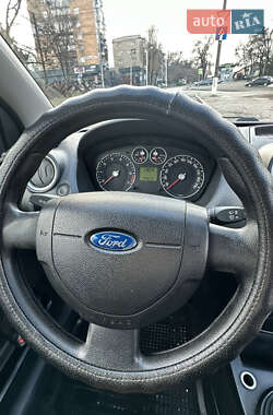 Хэтчбек Ford Fiesta 2007 в 