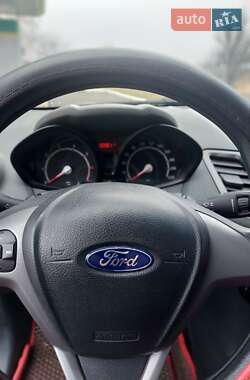 Хэтчбек Ford Fiesta 2010 в 