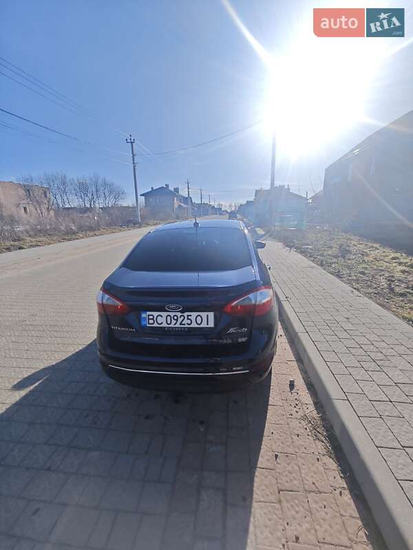 Седан Ford Fiesta 2015 в Львове
