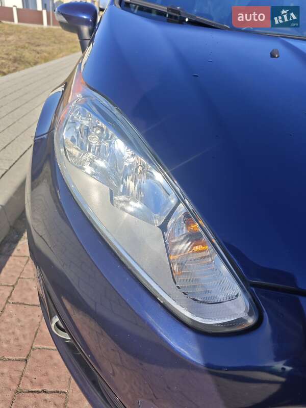 Седан Ford Fiesta 2015 в Львове