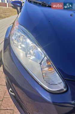 Седан Ford Fiesta 2015 в 