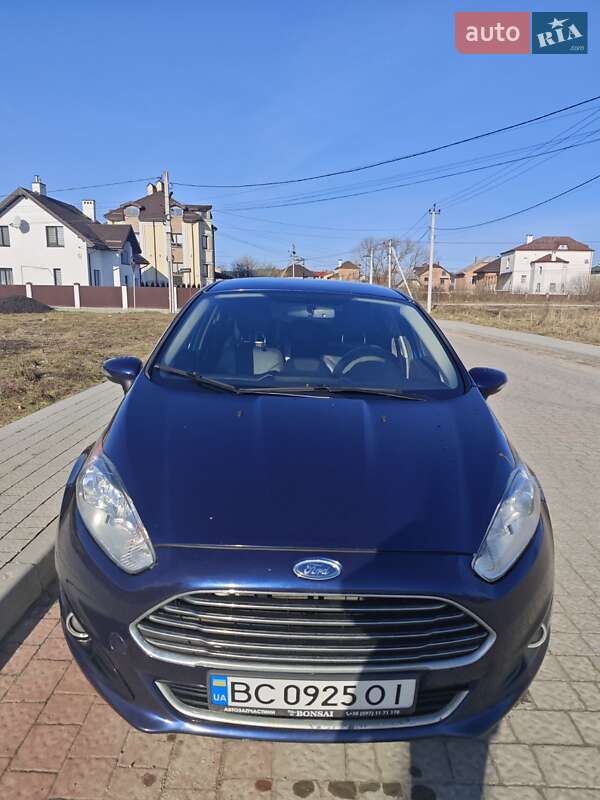 Седан Ford Fiesta 2015 в Львове