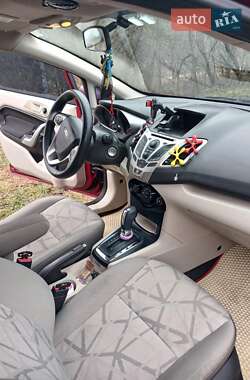 Хэтчбек Ford Fiesta 2013 в 